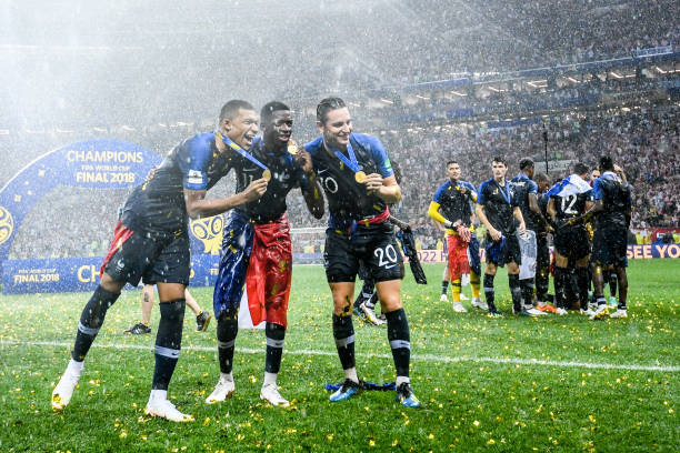 人类不屈不 人类不屈不