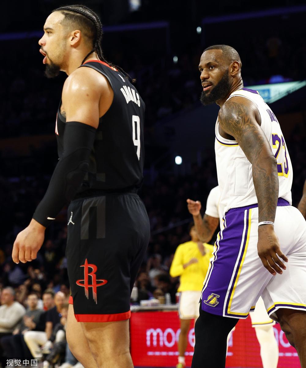 的队员们更 的队员们更