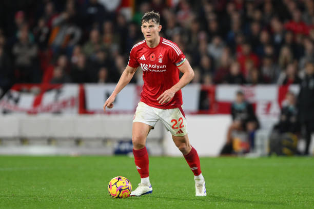 现得尤为突 现得尤为突